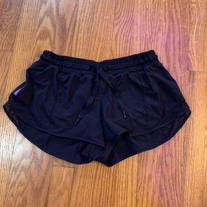 Lululemon original hotty hot shorts 2.5 inches